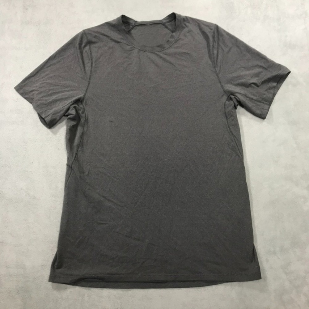 Lululemon Metal Vent Tech Shirt Mens Small Gray Short Sleeve Athletic Gym Tee